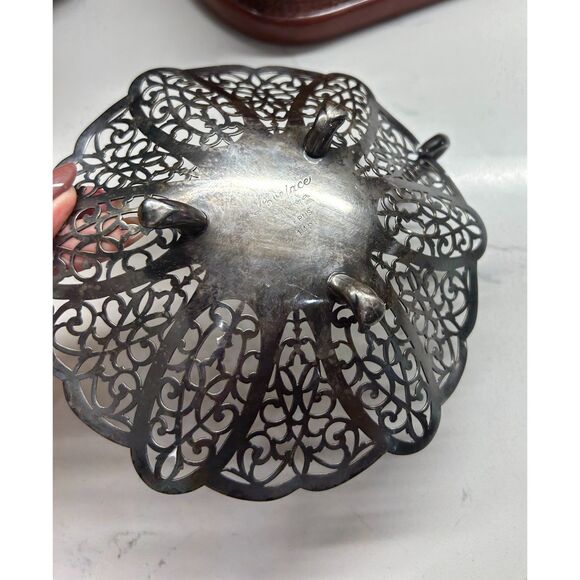 Vintage International Silver Lovelace Footed Handled Candy Dish - Picture 4 of 7